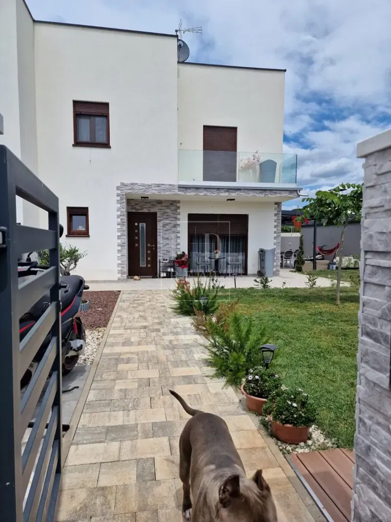 House in Kaštelir – 2