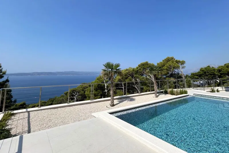 Luxury house with pool and sea view – 2