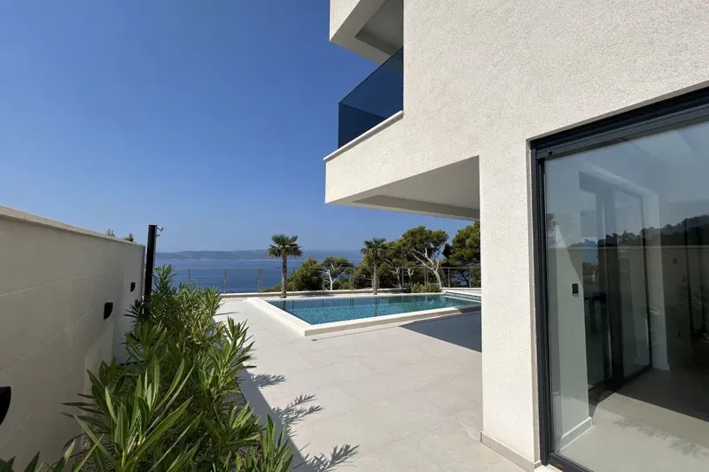 Luxury house with pool and sea view – 3