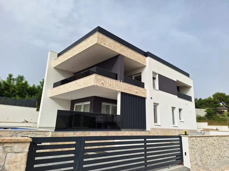 Rtina - Villa úszómedencével, gyönyörű kilátással és tetőterasszal – 3