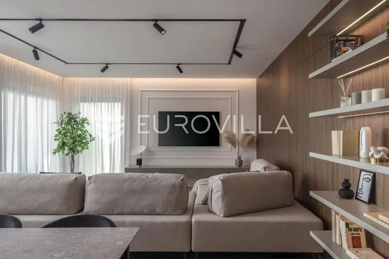 Kostrena, luxurious four-room apartment with private pool NKP 134 m2 – 2