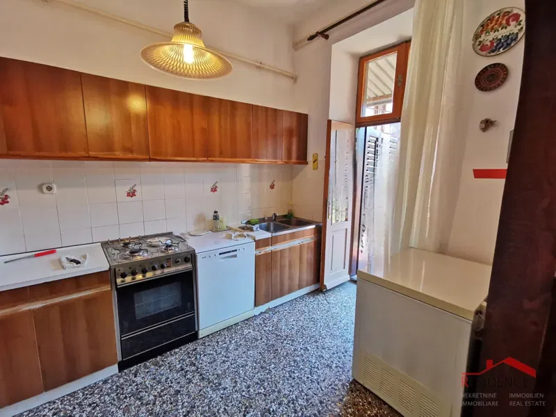 Pola, centro, appartamento al primo piano, tre camere da letto – 2