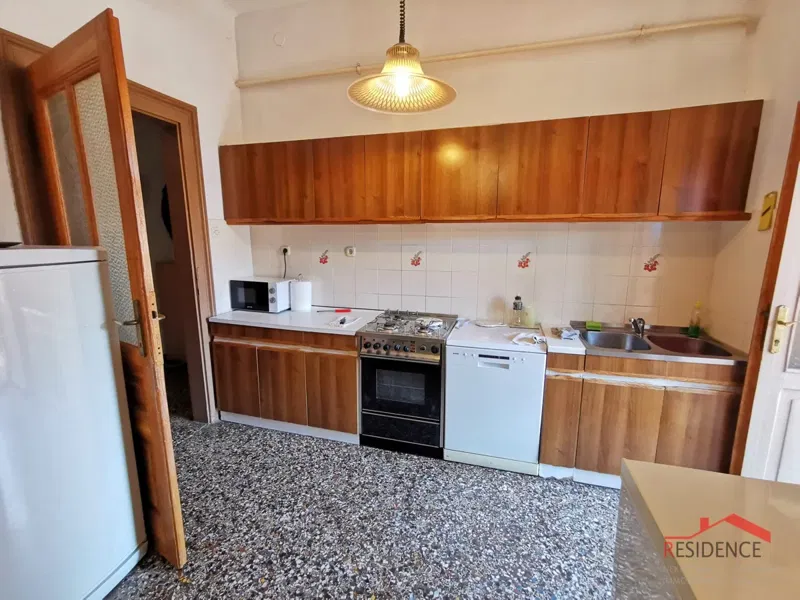 Pola, centro, appartamento al primo piano, tre camere da letto – 3