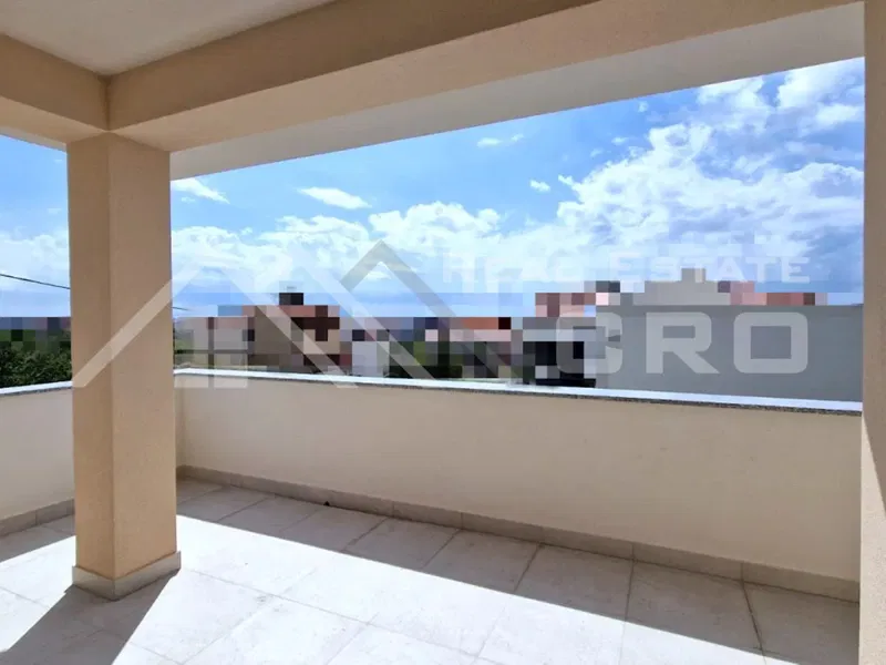 Immobili Kaštela - Villa familiare di design moderno con grande terrazza, a Kaštel Lukšić, in vendita – 2