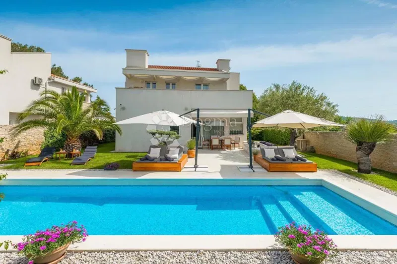 VILLA CON PROPRIO CENTRO BENESSERE A ROVIGNO, NESLJE ROVINJ – 3