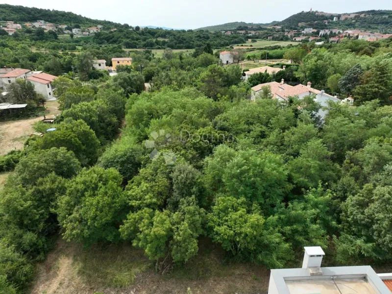 Building land and project for a house with a swimming pool, 1.230m2 – 3
