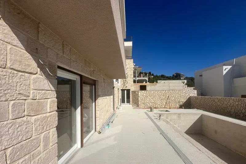 Appartamento con piscina e vista sul mare aperto – 3