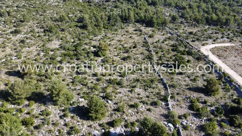Telek Trogir – 3