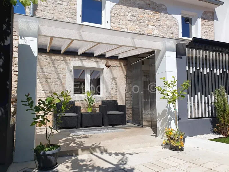 Zminj! Rarity! Decorated, newly renovated house with building plot. – 2