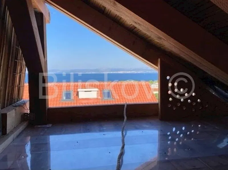Brač Supetar for sale, fully furnished apartment, parking – 2