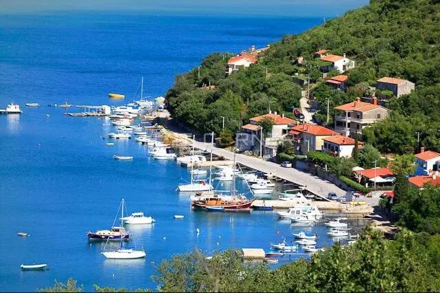 Lakás Barban