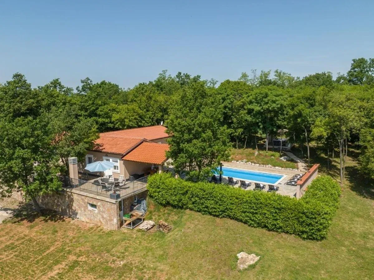 Istra Labin okolica Kuća(200 m2) bazen(30)okućnica(9500) jaccuzzi
