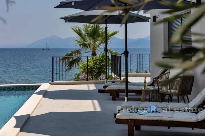 Luxury apartment in the first row to the sea – 2