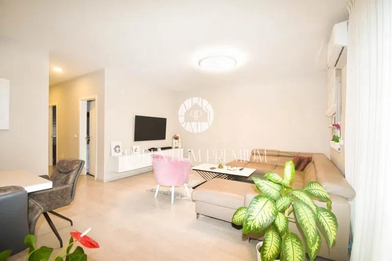 Excellent house with 3 apartments not far from Poreč in a quiet location – 2