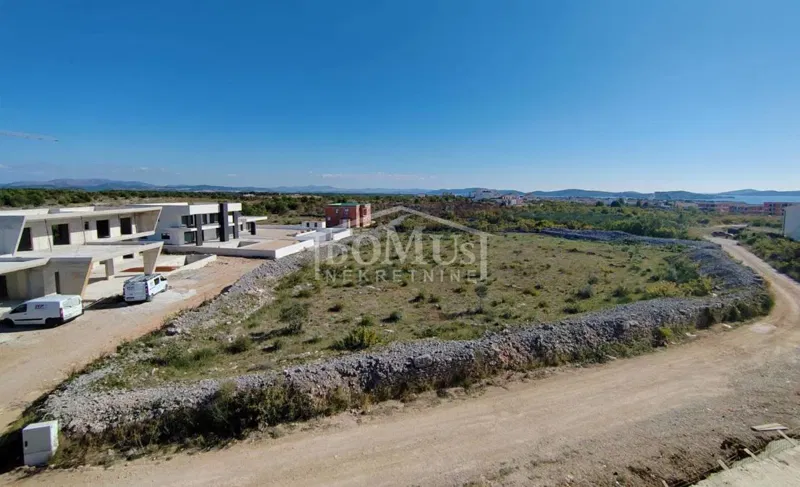 Vodice, building plot 840m2, quiet environment, 1200 m from the city center – 2