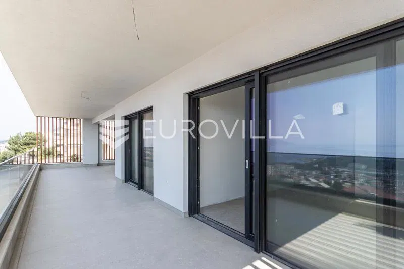 Makarska, exclusive three, bedroom apartment with outdoor pool and panoramic sea view – 3