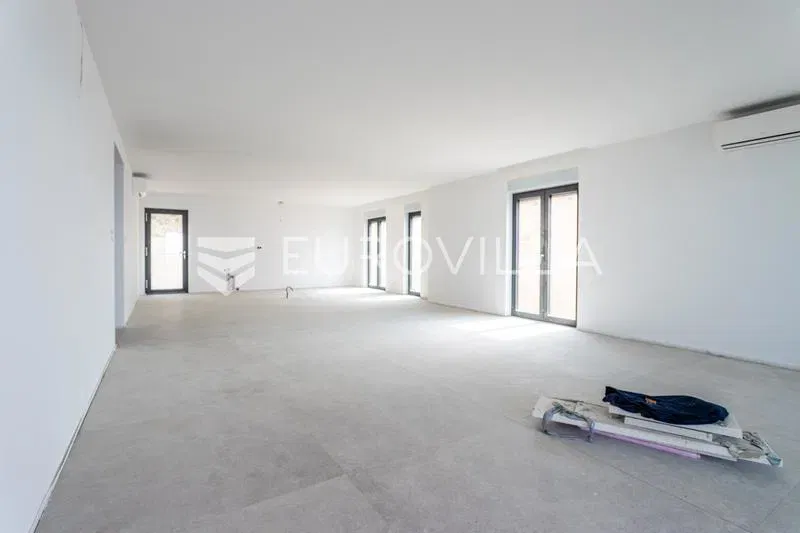 Makarska, spacious three bedroom apartment with private pool and panoramic sea view – 3