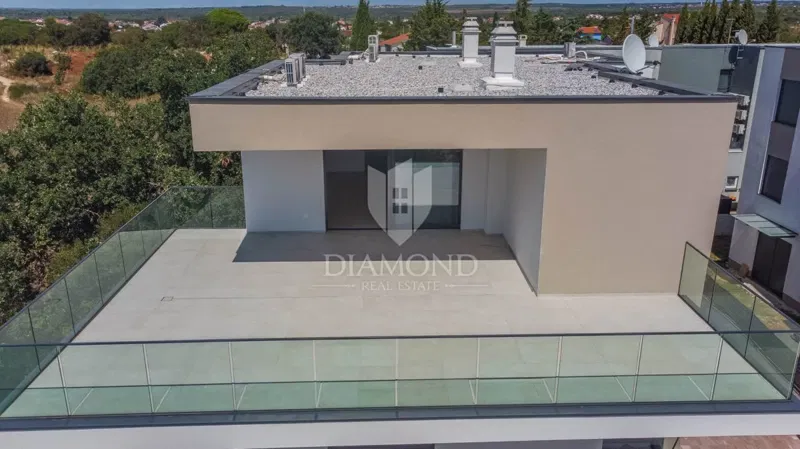 Penthouse with a spacious terrace near Pula – 3