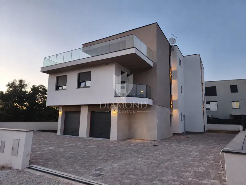Penthouse with a spacious terrace near Pula – 2