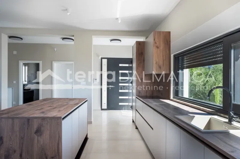 Primošten, luxury villa with four bedrooms and terraces with a view – 3