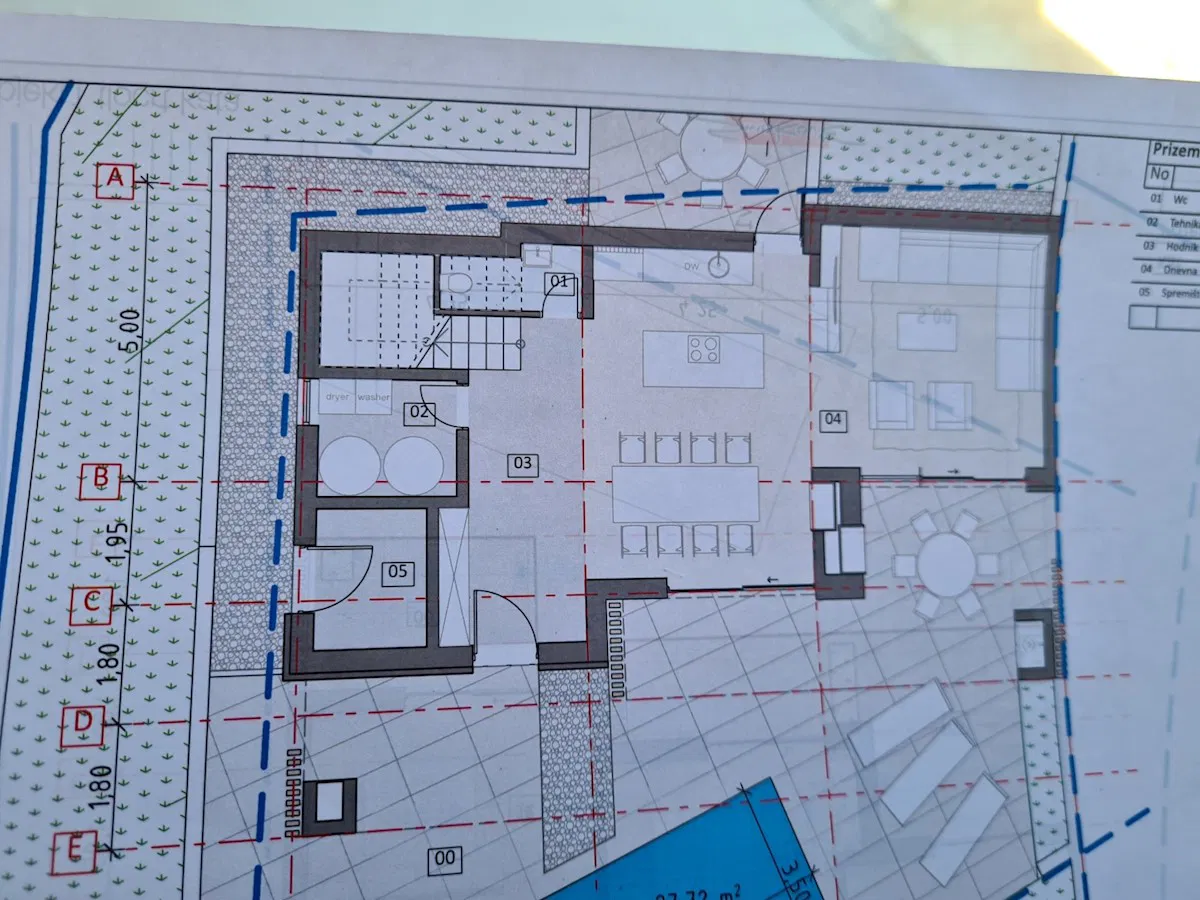 Zemljište sa građevinskom dozvolom i pogledom na more