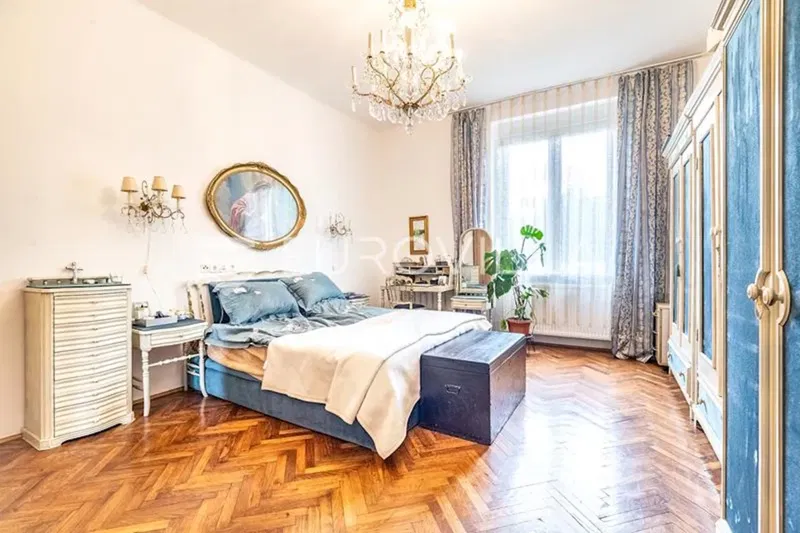 Zagreb, Medveščak, house with 4 apartments 375 m², investment – 3