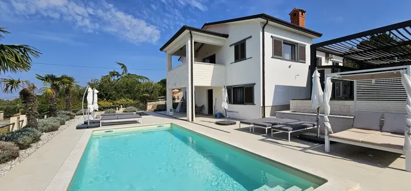 Villa with pool + apartment – 2