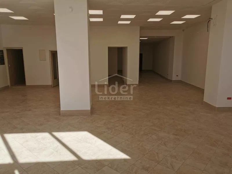 SUŠAK, ULIČNI LOKAL 321m2- 379.000 € – 3