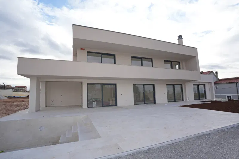 MODERN VILLA WITH SWIMMING POOL IN THE SETTLEMENT NEAR POREČA – 2