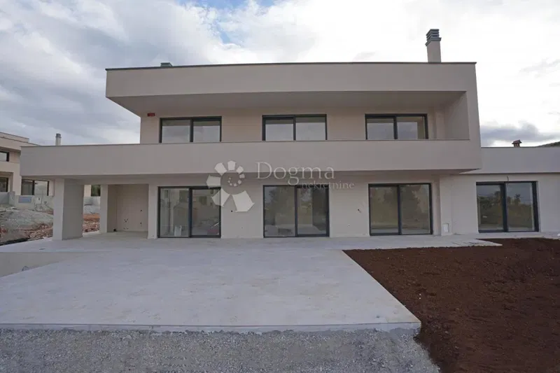 MODERN VILLA WITH SWIMMING POOL IN THE SETTLEMENT NEAR POREČA – 3