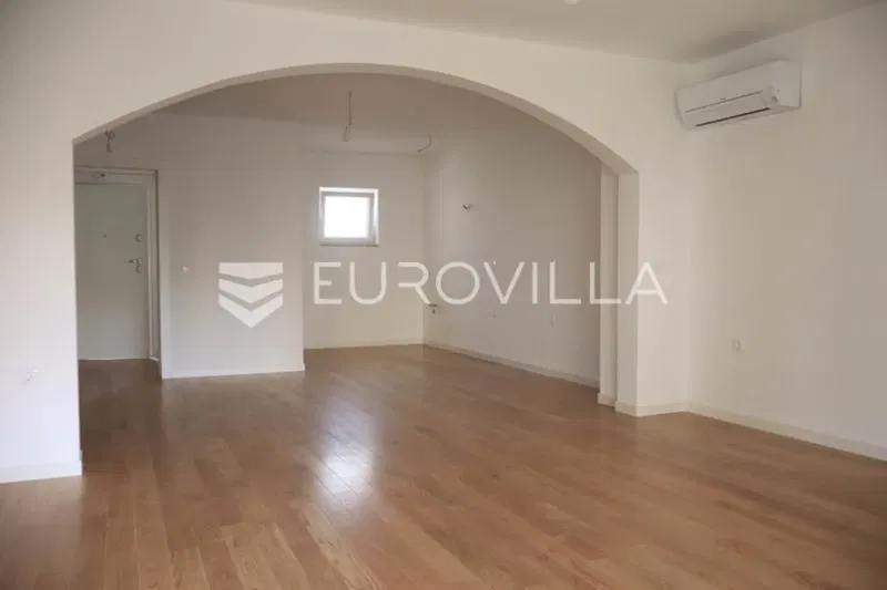 Zadar, Novi Bokanjac - Two-story apartment of 140 m2 with a beautiful garden of 95 m2 – 2