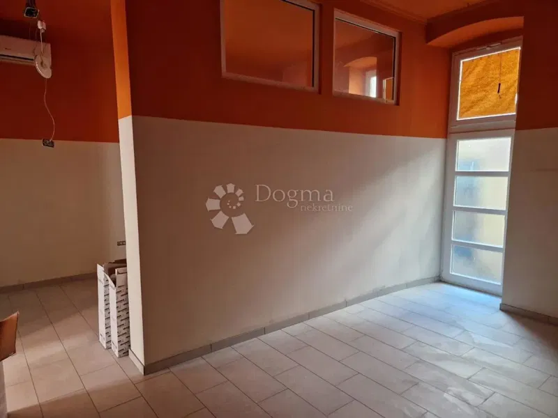 Kereskedelmi Centar, Rijeka, 105m2 – 2