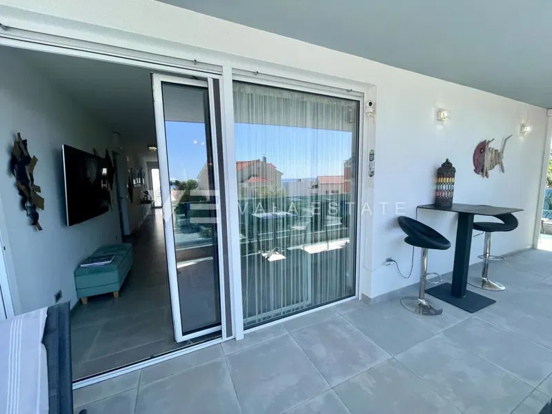 MODERN THREE-ROOM APARTMENT WITH POOL AND SEA VIEW – 3