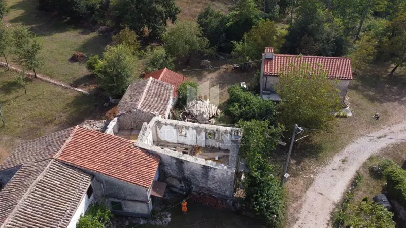 Buzet, House with started adaptation near Roč! – 2