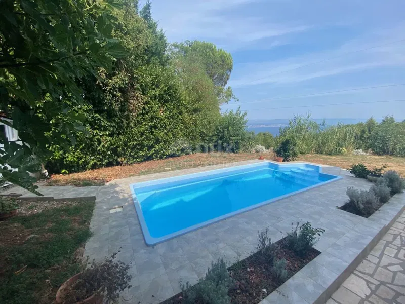 OPATIJA, IKA - földszinti apartman medencére és tengerre néző kilátással! LEHETŐSÉG! – 2