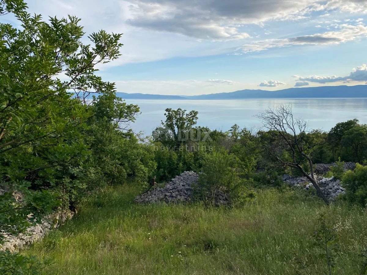 RIJEKA, KOSTRENA - zemljište 2.106 m2 s pogledom na more - samo 230 metara od mora! PRILIKA!