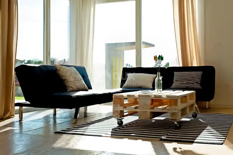 Istria, Parenzo, casa con tre camere da letto, 125 m2 – 2