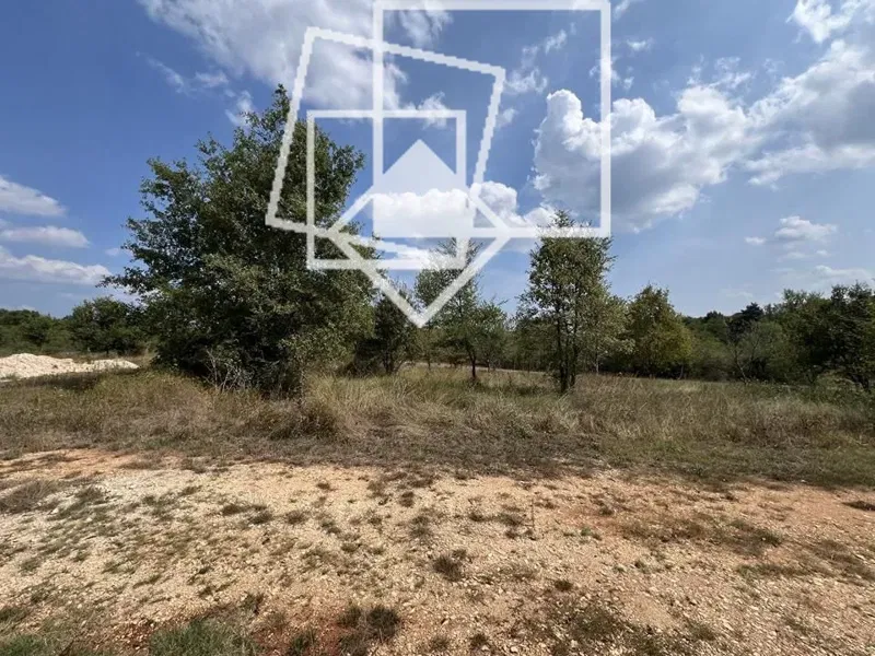 Grožnjan, surroundings, multiple building plots, approx. 1,000 m² each – 2