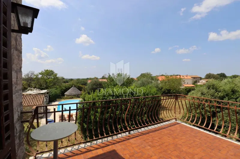 Kanfanar, authentic old stone house in the heart of the village with a garden – 2