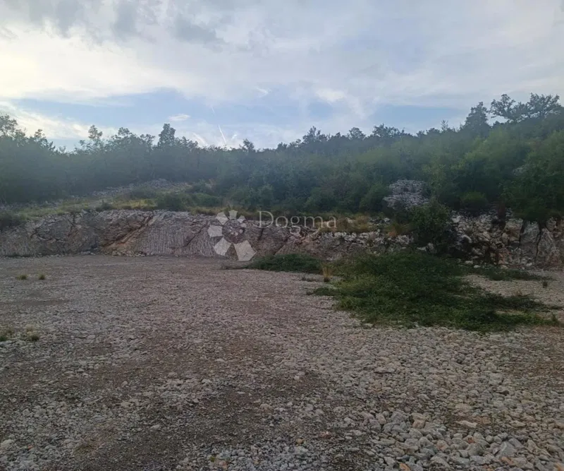 Föld Škalnica, Klana, 1.390m2 – 3