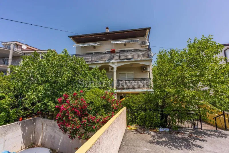 DRAMALJ, kuća sa 5 apartmana i 2 garaže blizu mora – 2