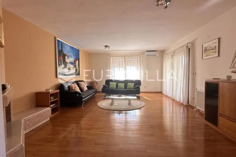 Istria, Premantura, long-term rental of a 400m² house, 500 meters from the beach – 3