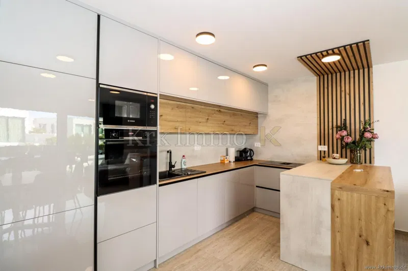 Prekrasan moderni apartman s bazenom i pogledom na more – 3
