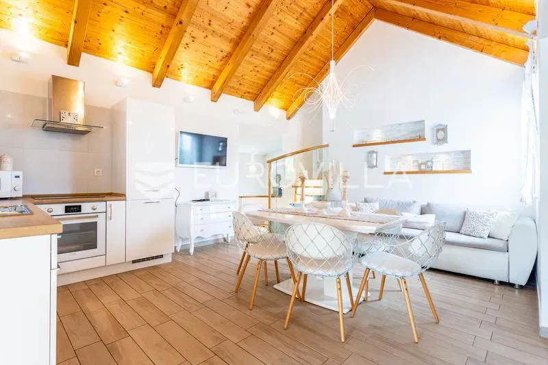 Seget Donji, exceptional property with two buildings, swimming pool, jucuzzi and garden – 2