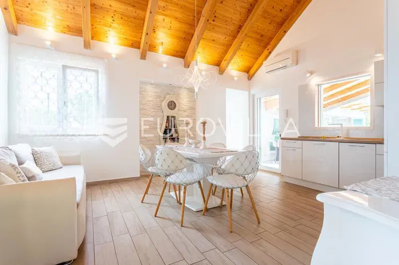 Seget Donji, exceptional property with two buildings, swimming pool, jucuzzi and garden – 3