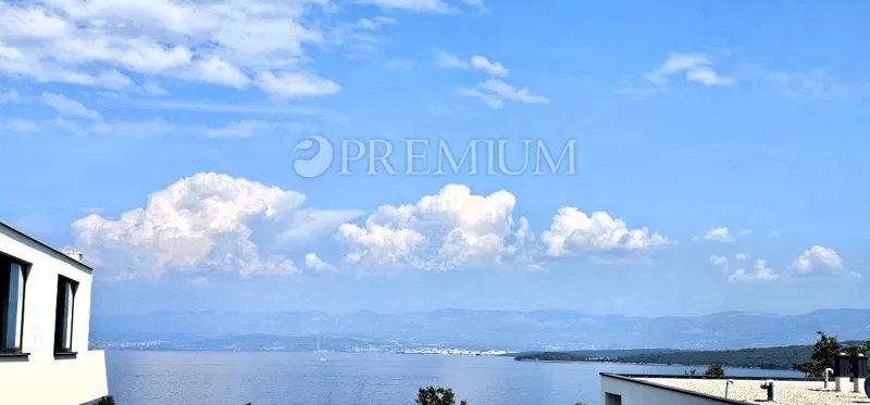 Malinska, apartman s pogledom na more i bazenom! Novogradnja – 2