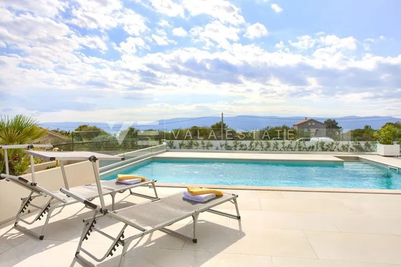 MODERN GROUND FLOOR APARTMENT WITH SWIMMING POOL – 2