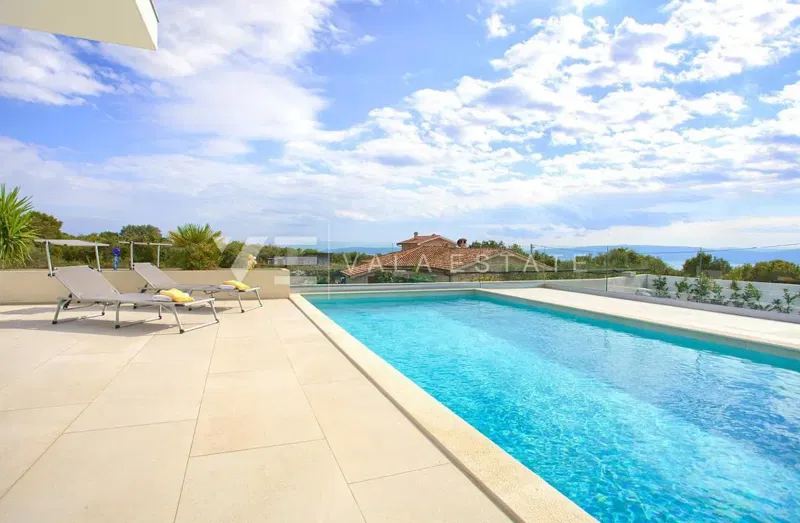 MODERN GROUND FLOOR APARTMENT WITH SWIMMING POOL – 3