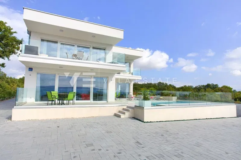 VILLA MODERNA CON QUATTRO APPARTAMENTI E VISTA MARE APERTA – 2