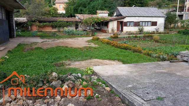 GRAĐEVINSKO ZEMLJIŠTE S 2 KUĆE I PUNO OPCIJA – 3